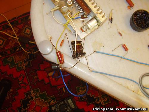 Простой преобразователь для питания энергосберегающих ламп