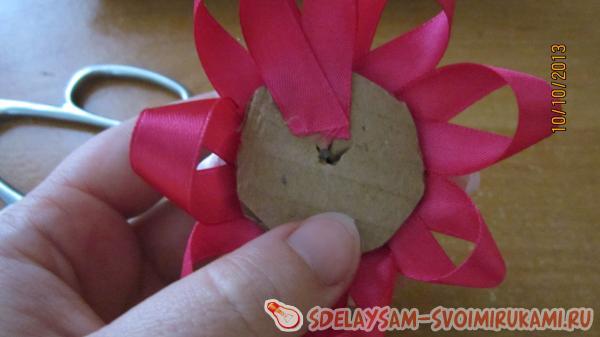 ряды лент приклеиваются с обратной стороны