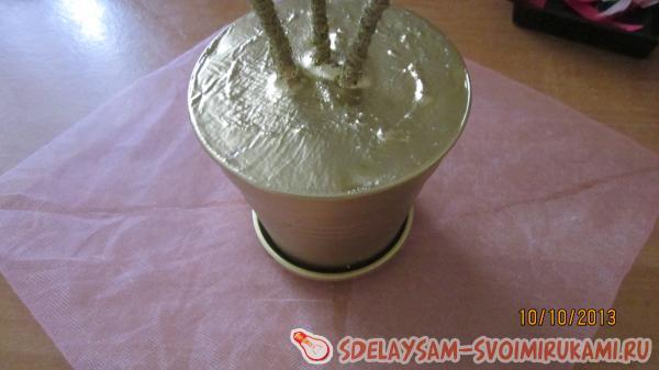 покрываем золотой краской