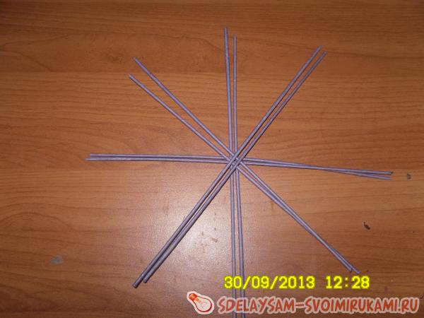 уложить крест накрест