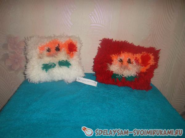 Вязанные подушечки-думочки для автомобиля