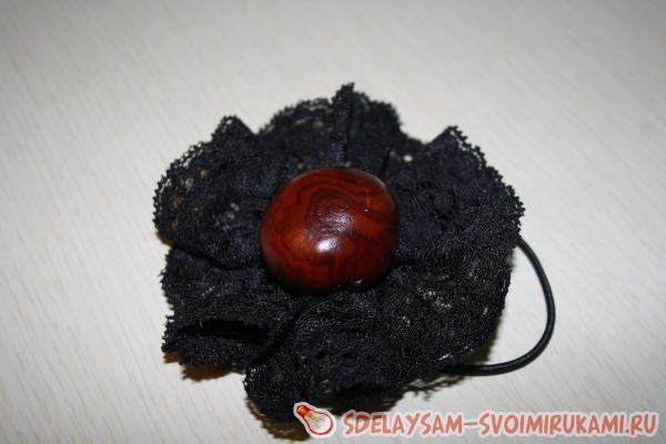 делаем два сквозных отверстия