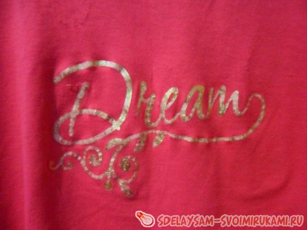 Надпись на футболке