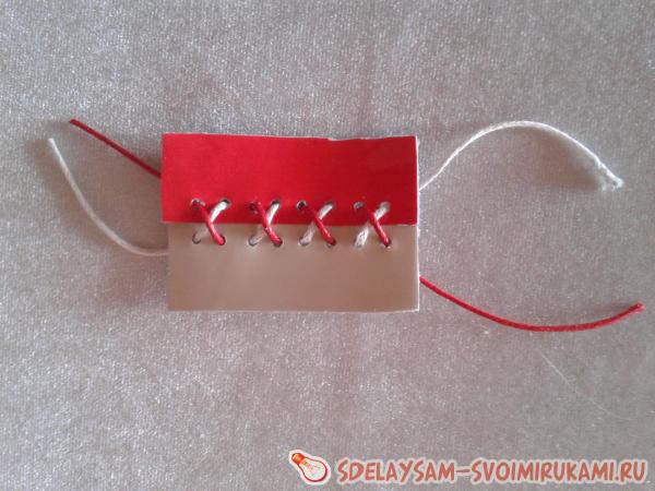 проделываем с красным шнуром