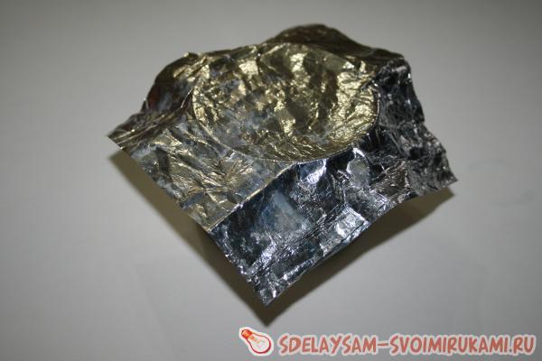 берем перкаскую фольгу и вырезаем