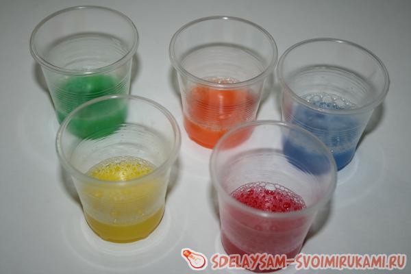 Разливаем воду по стаканчикам