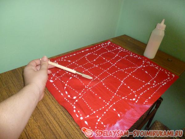 обрабатывается клеем ПВА