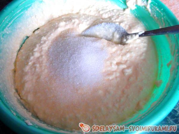 добавляем полстакана сахара