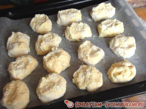 раскладываем на противне