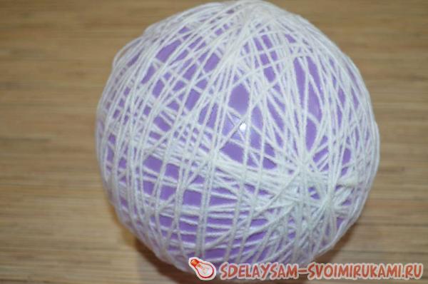 Шарик обмотать ниткой