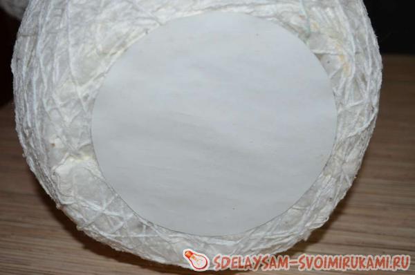 приклеиваем бумажный диск