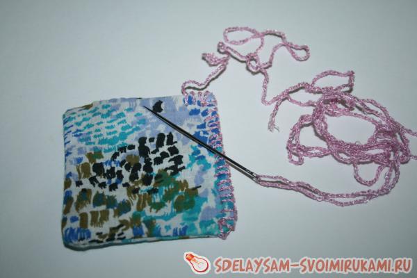 Обметываем края квадрата