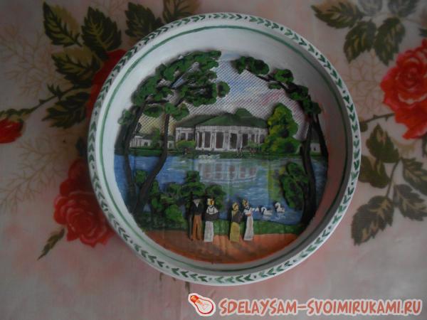 Лаковое покрытие компенсирует матовость