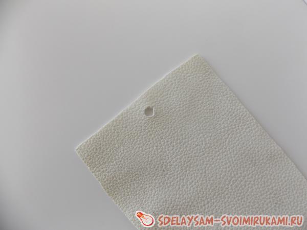 вырезаем отверстия