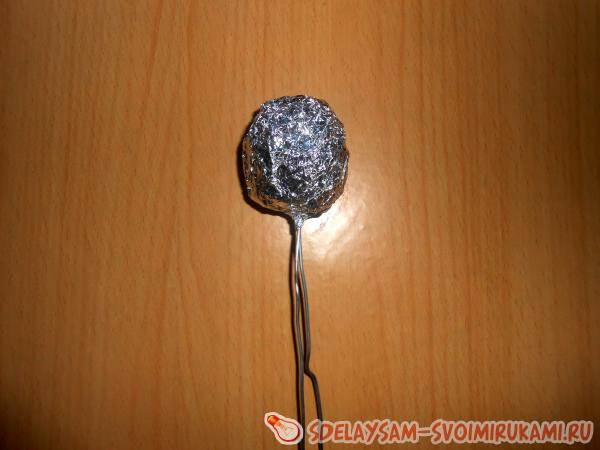 сделала шарик на проволоке