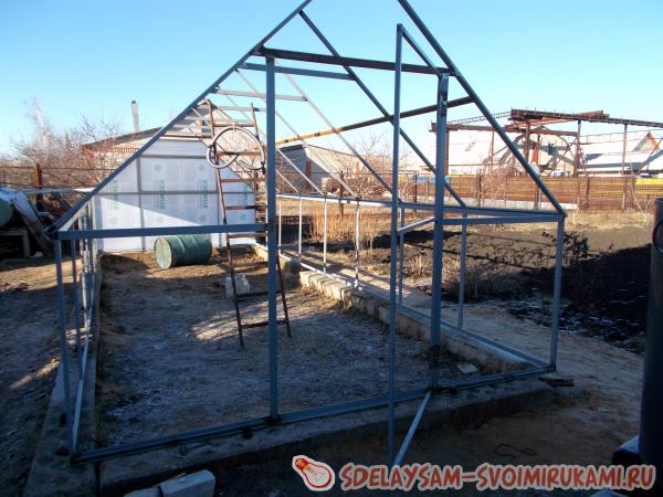 Теплица с самодельным каркасом