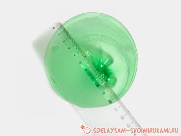 измерьте ширину горлышка