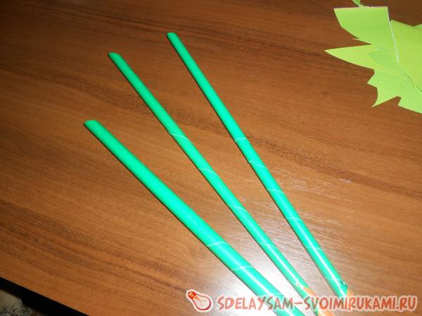 приклеивание цветов к основе