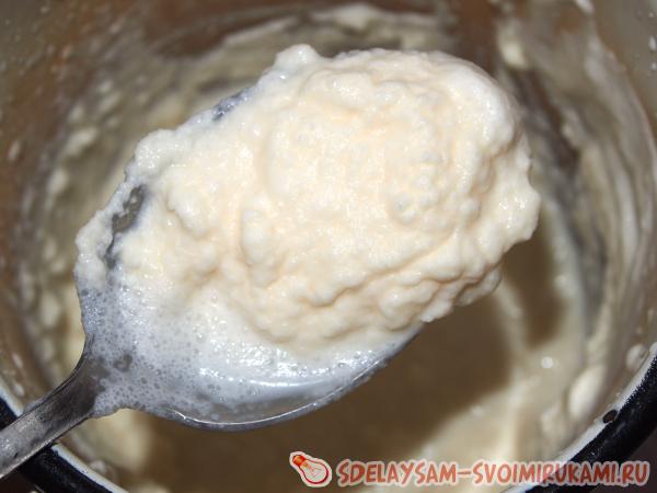 напоминают консистенцию творога