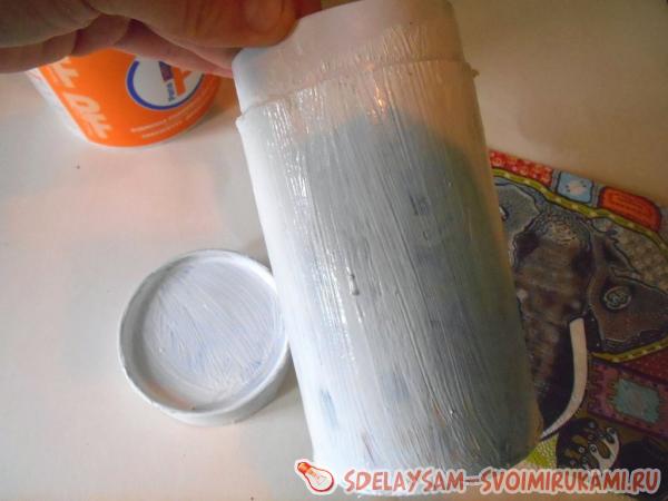 Покрываем банку слоем акрила