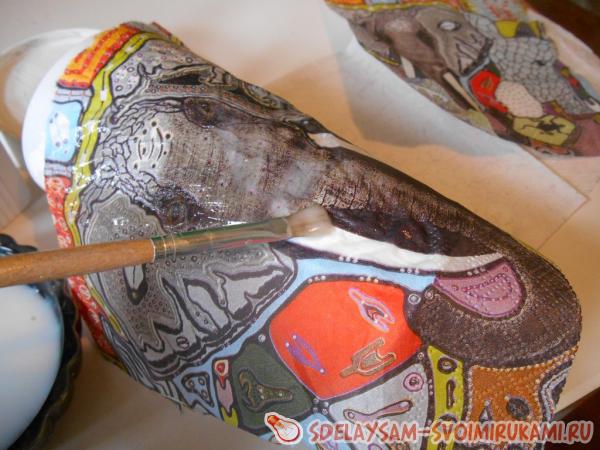 аккуратно приклеивать фрагмент