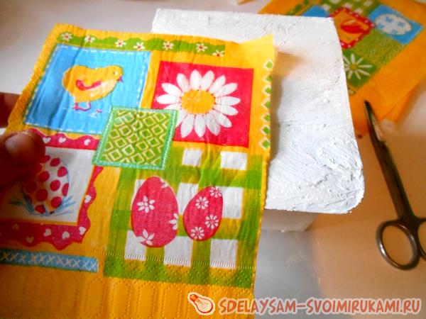 вырежем по размеру салфетку