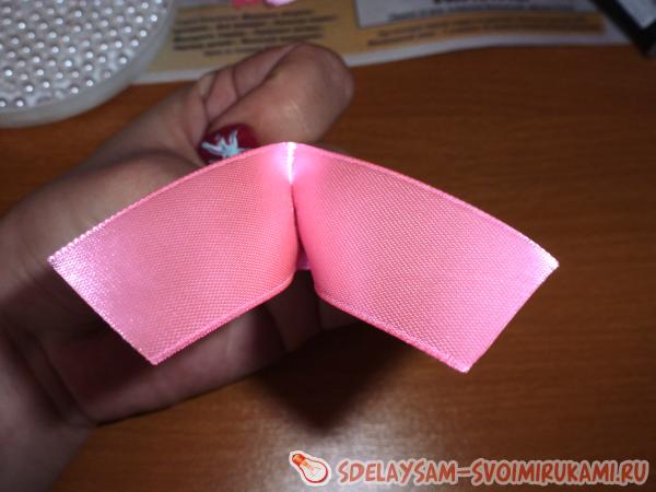 желательно по центру