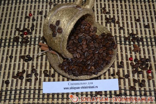 Золотая кофейная чашка