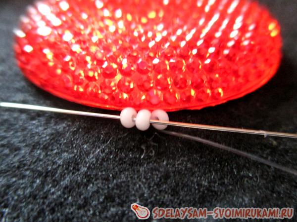 вдеваем три бисерины