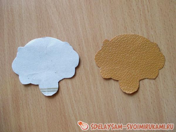 выстригаем и из кожзама