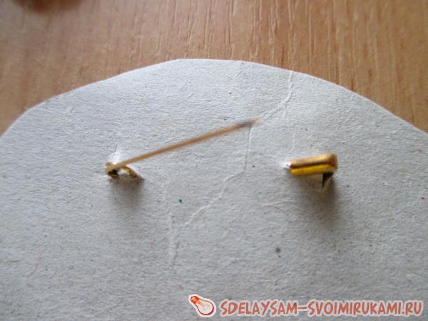 Брошь Озорница