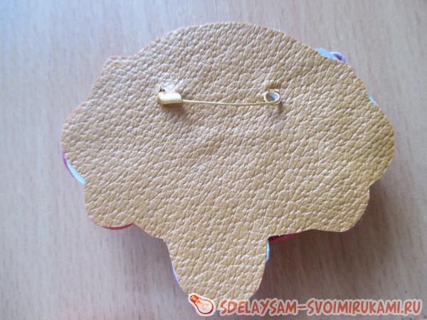 Брошь Озорница