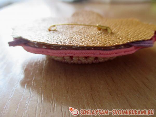 Брошь Озорница