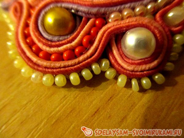 Брошь Озорница