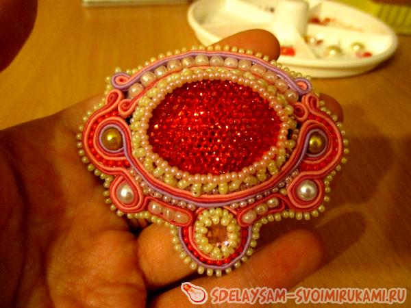 Брошь Озорница