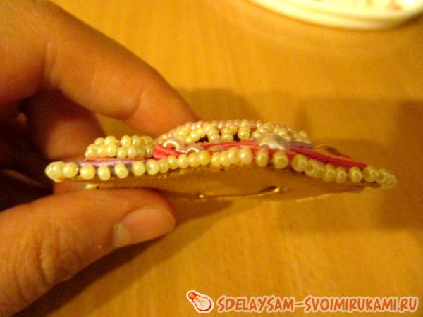 Брошь Озорница