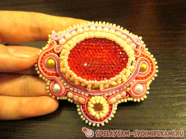 Брошь Озорница