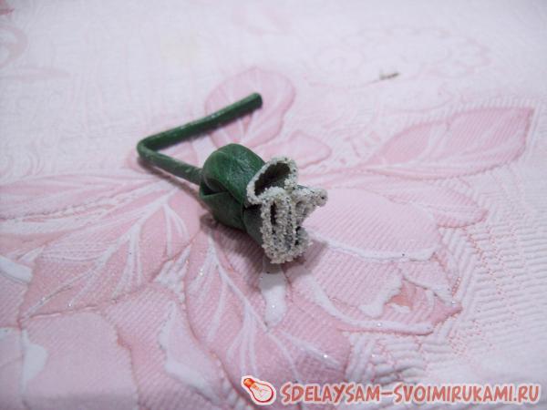 обмакнуть в сухую манную крупу