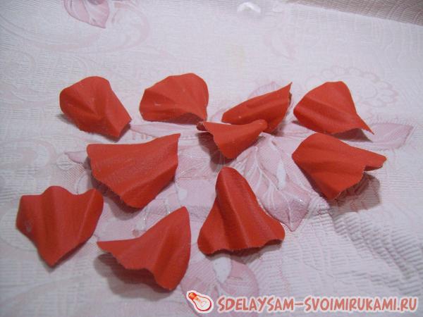 возвращаемся к красным лепесткам