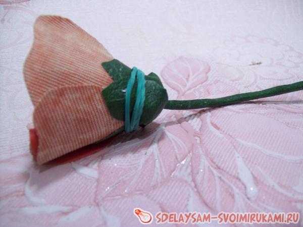 вырезаем зеленые листья