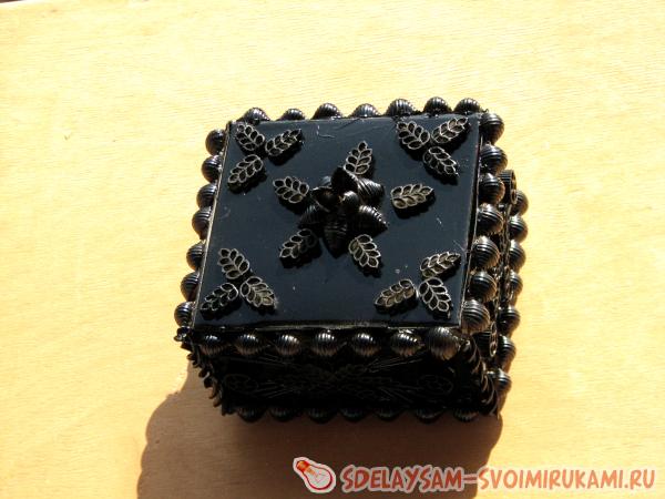 Покрасить шкатулку в черный цвет