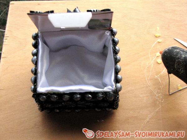 прикрепить тесьму