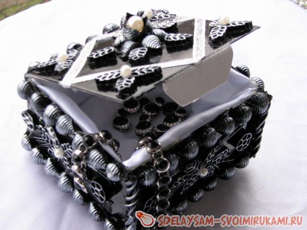 украсить лентами и стразами