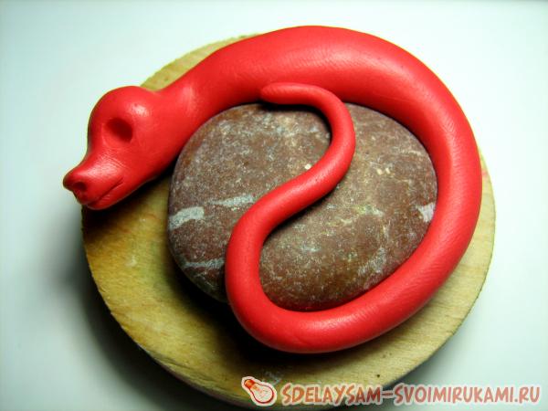 Ящерица на камне