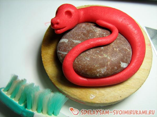 Ящерица на камне