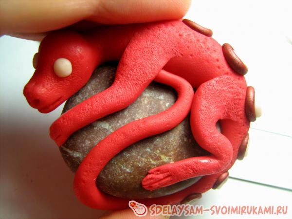 Ящерица на камне