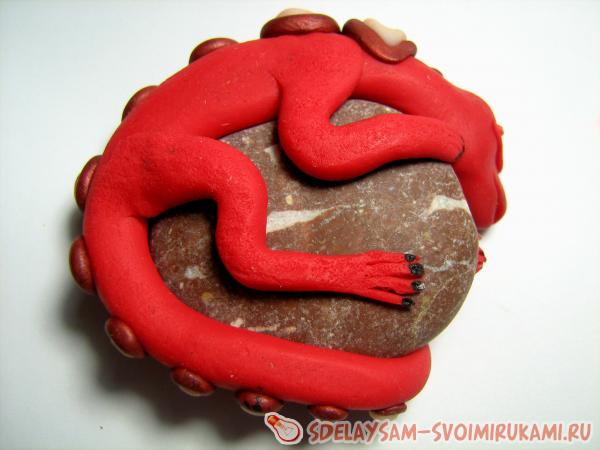 Ящерица на камне