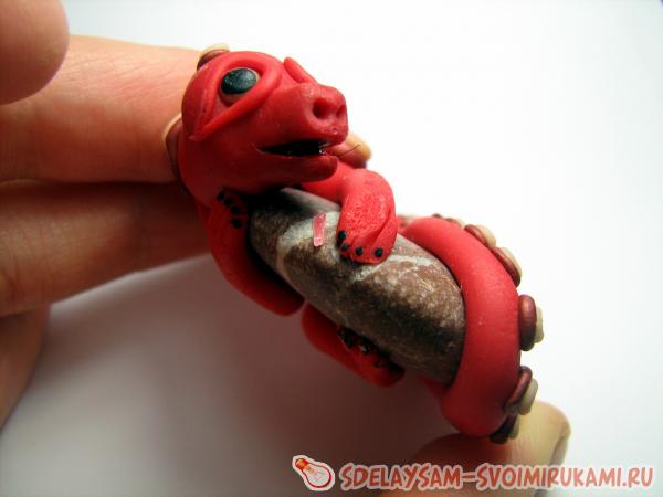 Ящерица на камне