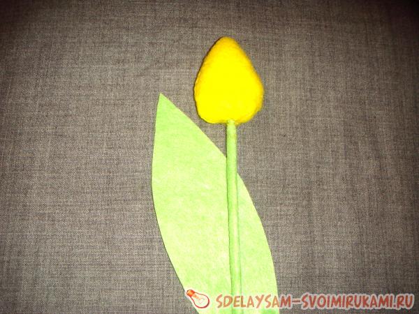 Приложить ее к стеблю