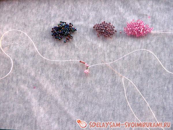 образовывая петельку